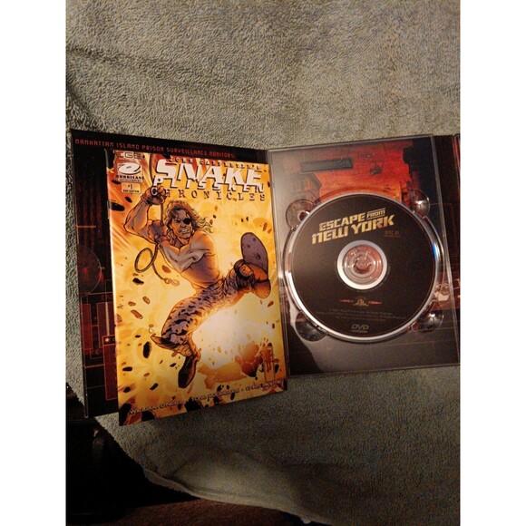 Escape from New York DVD 2-Disc Set Special Edition w/mini comic - Picture 2 of 4
